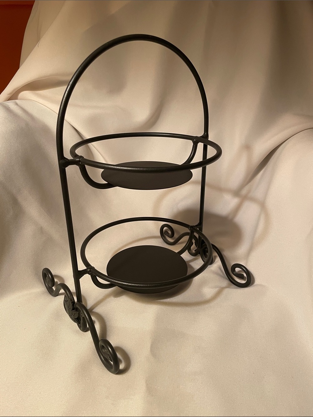 Longaberger, iron, small two pie serving stand